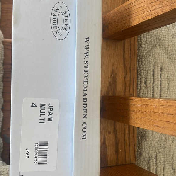 Girls multi colored eye candy Steve Madden Sandel/ Casual shoe - Picture 3 of 3